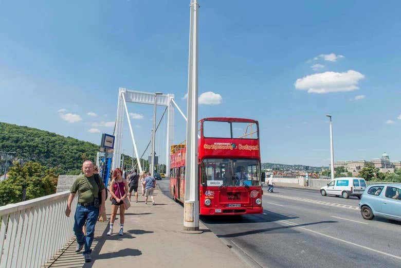 Uma das paradas do ônibus turístico de Budapeste