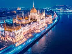 Vista noturna do Parlamento de Budapeste