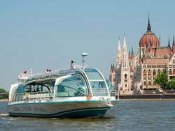 Passeando por Budapeste de barco